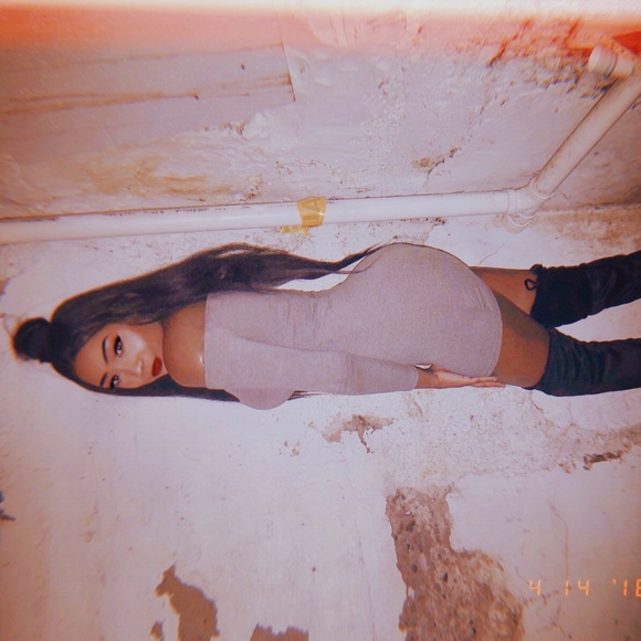 Grey off the shoulder dress - Picture 1 of 3